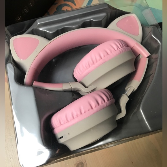 Wireless Cat Ear Headphones with Microphone - Picture 4 of 16